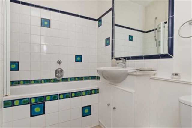  Image of 2 bedroom Flat to rent in Harley Road London NW3 at London, NW3 3BY