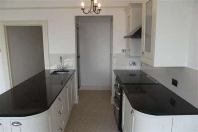  Image of 2 bedroom Flat to rent in Harlow Moor Drive Harrogate HG2 at Harrogate, HG2 0JX