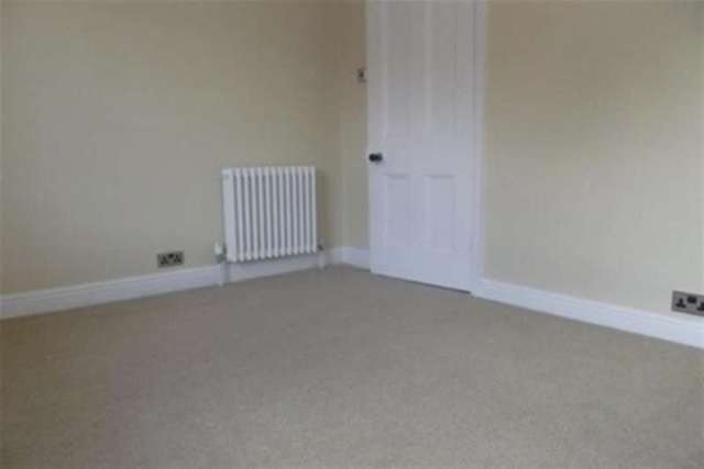  Image of 2 bedroom Flat to rent in Harlow Moor Drive Harrogate HG2 at Harrogate, HG2 0JX