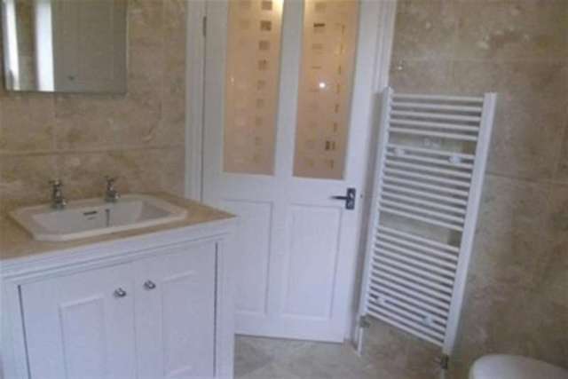  Image of 2 bedroom Flat to rent in Harlow Moor Drive Harrogate HG2 at Harrogate, HG2 0JX
