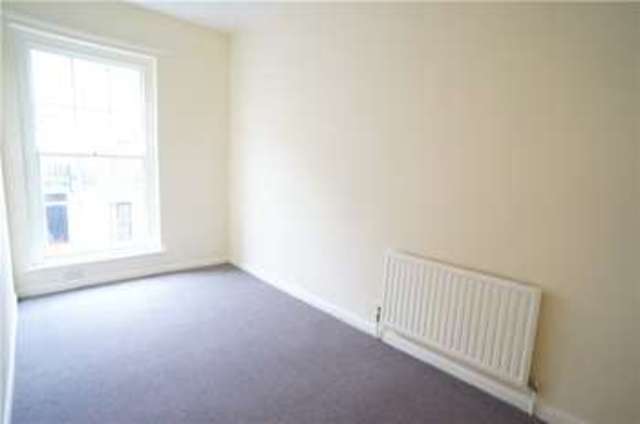  Image of 1 bedroom Flat to rent in Harmer Street Gravesend DA12 at Gravesend Kent Gravesend, DA12 2AX