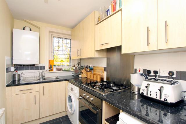  Image of 1 bedroom Property to rent in Haslemere Road London N8 at Crouch End, N8 9RB