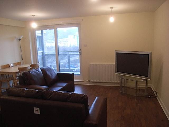  Image of 2 bedroom Flat to rent in Hawkhill Close Edinburgh EH7 at Lochend Edinburgh Edinburgh, EH7 6FG