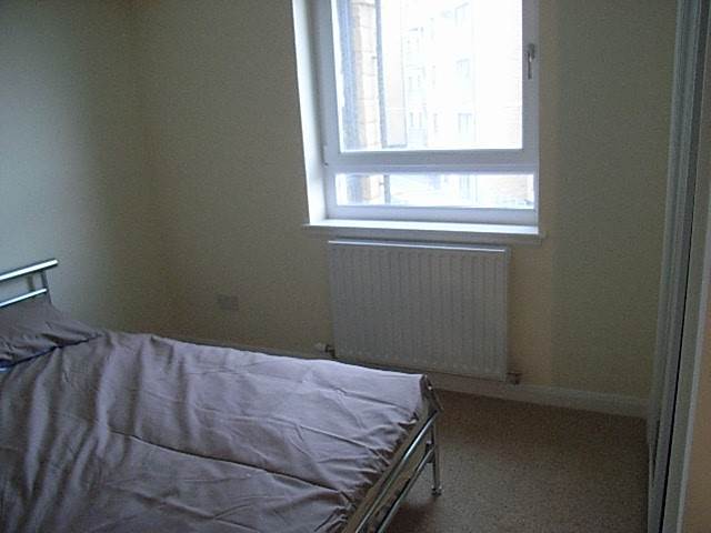  Image of 2 bedroom Flat to rent in Hawkhill Close Edinburgh EH7 at Lochend Edinburgh Edinburgh, EH7 6FG
