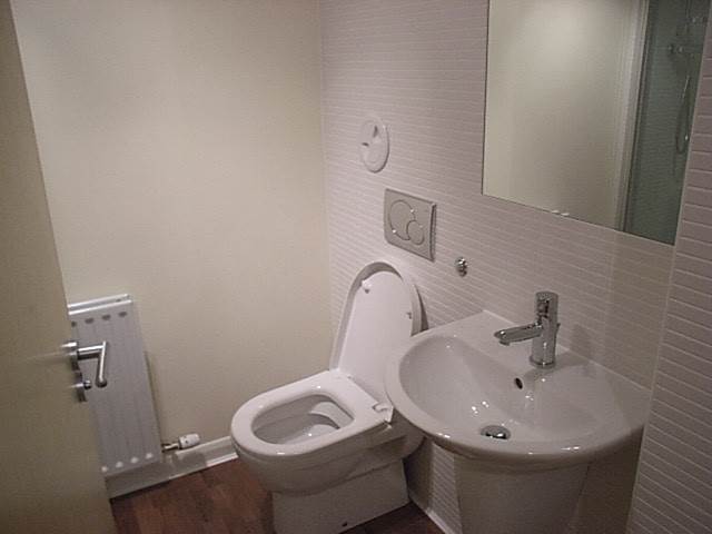  Image of 2 bedroom Flat to rent in Hawkhill Close Edinburgh EH7 at Lochend Edinburgh Edinburgh, EH7 6FG