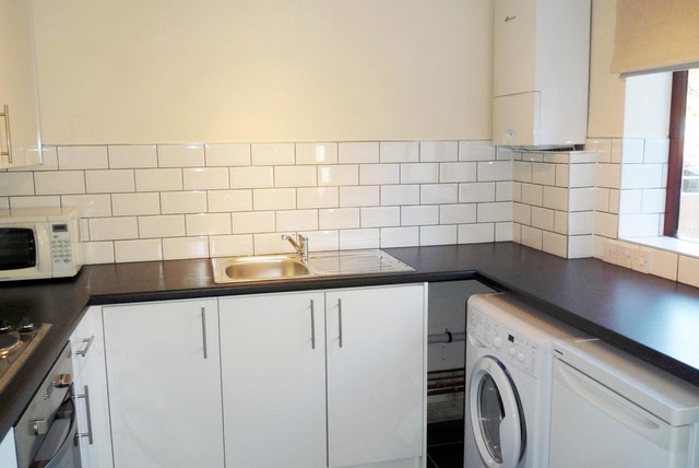  Image of 1 bedroom Flat to rent in Hawkshill Dellfield St. Albans AL1 at Dellfield  St Albans, AL1 5HU