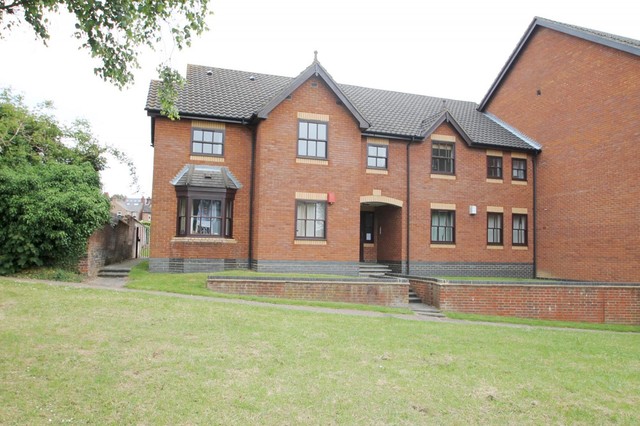  Image of 2 bedroom Flat to rent in Henrys Grant Riverside Road St. Albans AL1 at Riverside Road  St Albans, AL1 1RY