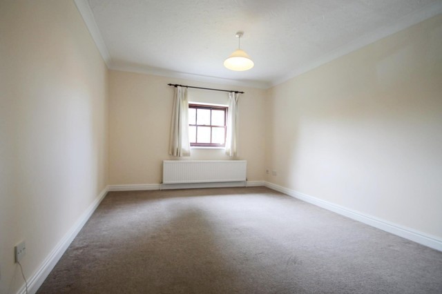  Image of 2 bedroom Flat to rent in Henrys Grant Riverside Road St. Albans AL1 at Riverside Road  St Albans, AL1 1RY
