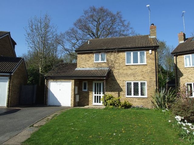  Image of 4 bedroom Detached house for sale in Hermitage Road Abingdon OX14 at Hermitage Road  Abingdon, OX14 5RW