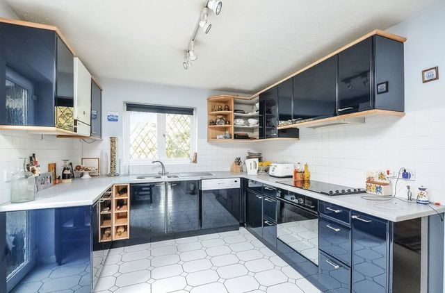  Image of 4 bedroom Detached house for sale in Hermitage Road Abingdon OX14 at Hermitage Road  Abingdon, OX14 5RW