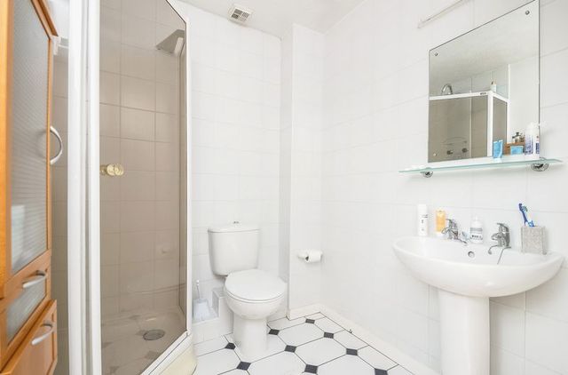  Image of 4 bedroom Detached house for sale in Hermitage Road Abingdon OX14 at Hermitage Road  Abingdon, OX14 5RW