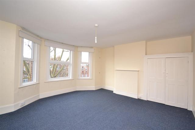  Image of 3 bedroom Property to rent in High Road London N2 at East Finchley  East Finchley, N2 9ED