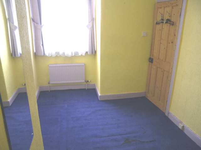  Image of 2 bedroom Terraced house to rent in Horton Road Fallowfield Manchester M14 at Horton Road Fallowfield Manchester, M14 7GD