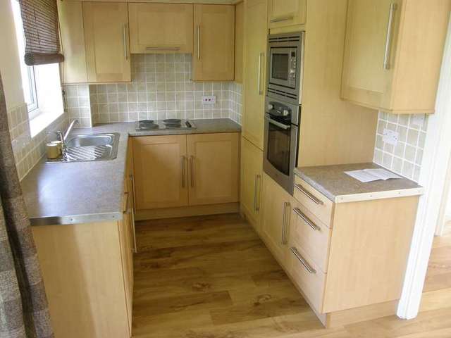  Image of 2 bedroom Flat to rent in Liebenrood Road Reading RG30 at Reading, RG30 2DU