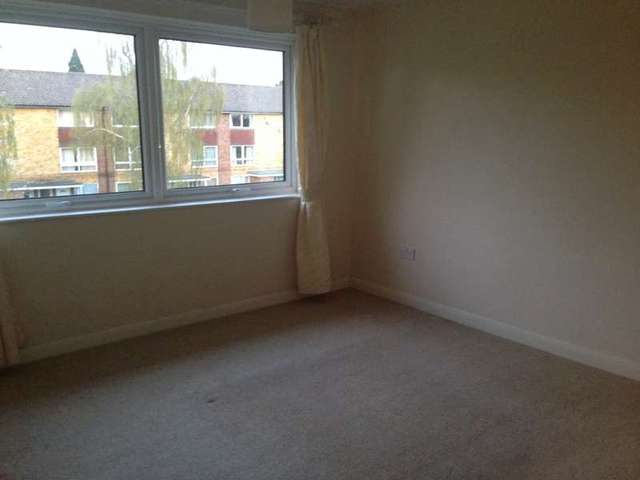  Image of 2 bedroom Flat to rent in Liebenrood Road Reading RG30 at Reading, RG30 2DU