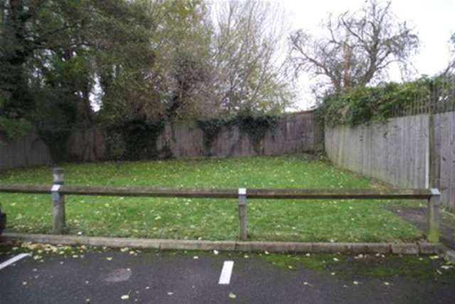  Image of 1 bedroom Flat to rent in Isabella Place Kingston upon Thames KT2 at Kingston upon Thames, KT2 5PB