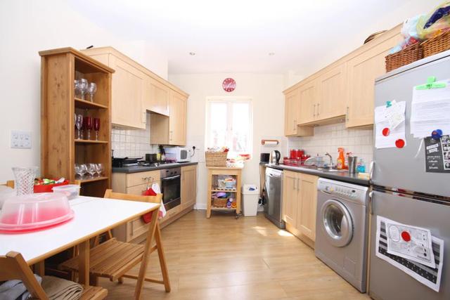  Image of 2 bedroom Apartment for sale in Kelly Avenue London SE15 at Peckham, SE15 5LX