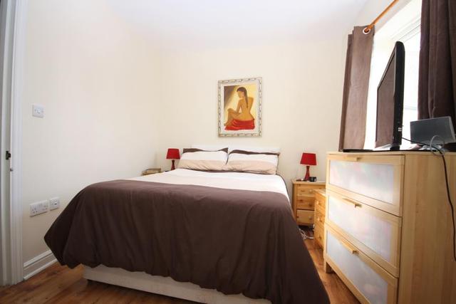 Image of 2 bedroom Apartment for sale in Kelly Avenue London SE15 at Peckham, SE15 5LX