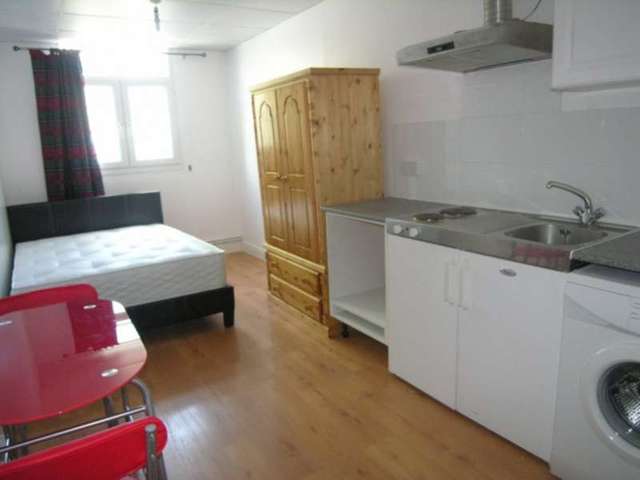  Image of Studio flat to rent in Kember Street London N1 at Kember Street  Islington, N1 1BF