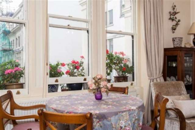  Image of 1 bedroom Property to rent in Kensington Gardens Square London W2 at London, W2 4DG