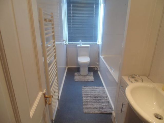  Image of 2 bedroom Flat to rent in Kilmacolm Road Bridge of Weir PA11 at Bridge of Weir Bridge of Weir Renfrewshire, PA11 3PU