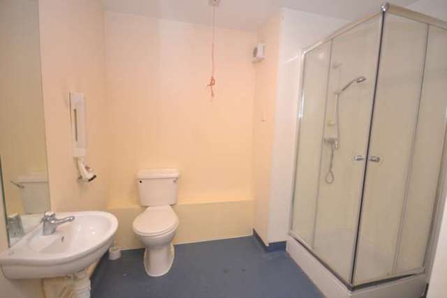  Image of 1 bedroom House Share to rent in Kings Road Reading RG1 at Kings Road  Reading, RG1 4EX