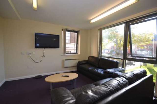  Image of 1 bedroom House Share to rent in Kings Road Reading RG1 at Kings Road  Reading, RG1 4EX