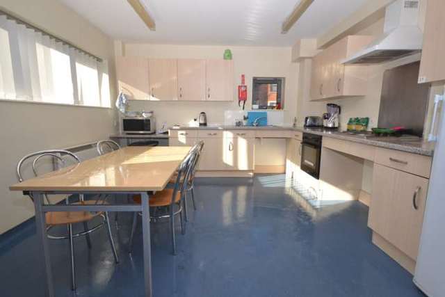  Image of 1 bedroom House Share to rent in Kings Road Reading RG1 at Kings Road  Reading, RG1 4EX
