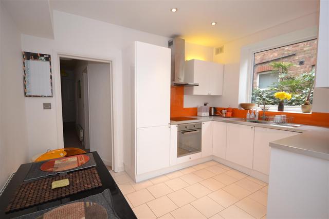  Image of 2 bedroom Property to rent in Kitchener Road London N2 at East Finchley, N2 8AS