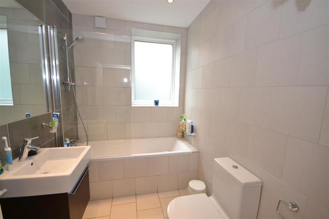  Image of 2 bedroom Property to rent in Kitchener Road London N2 at East Finchley, N2 8AS