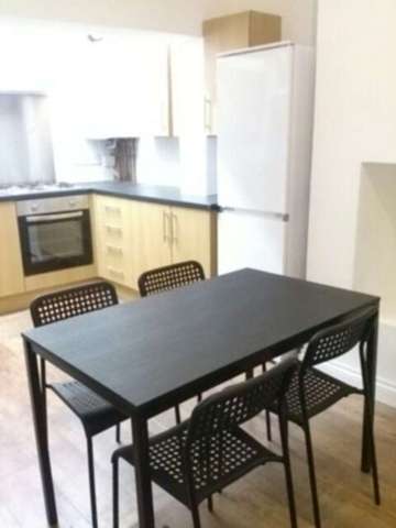  Image of 1 bedroom House Share to rent in Liverpool Road Eccles Manchester M30 at Liverpool Road  Eccles, M30 7BY