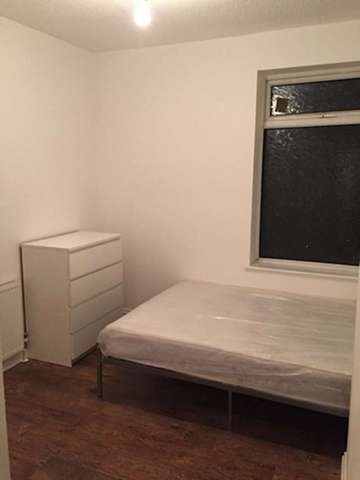  Image of 1 bedroom House Share to rent in Liverpool Road Eccles Manchester M30 at Liverpool Road  Eccles, M30 7BY