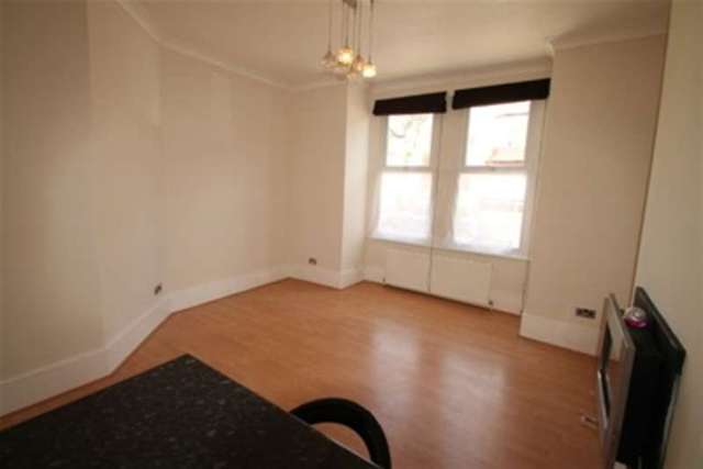  Image of 1 bedroom Flat to rent in Lenham Road Sutton SM1 at Sutton, SM1 4BG