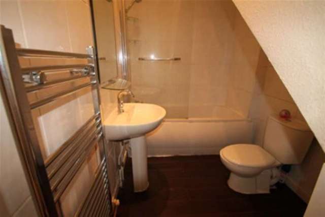  Image of 1 bedroom Flat to rent in Lenham Road Sutton SM1 at Sutton, SM1 4BG