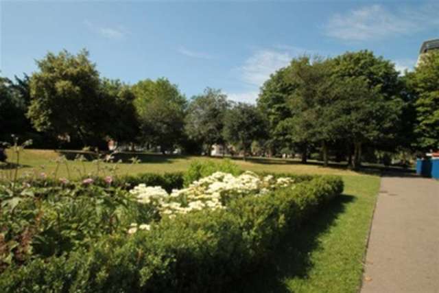  Image of 1 bedroom Flat to rent in Lenham Road Sutton SM1 at Sutton, SM1 4BG