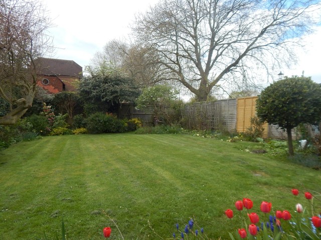  Image of 2 bedroom Bungalow to rent in Long Garden Walk Farnham GU9 at Farnham, GU9 7HX
