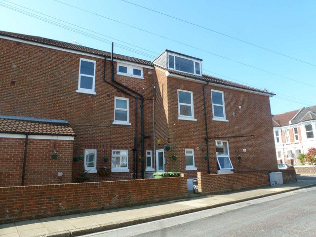  Image of 2 bedroom Flat to rent in Lowcay Road Southsea PO5 at Southsea, PO5 2PZ
