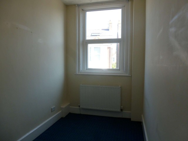  Image of 2 bedroom Flat to rent in Lowcay Road Southsea PO5 at Southsea, PO5 2PZ