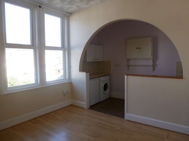 Image of 2 bedroom Flat to rent in Lowcay Road Southsea PO5 at Southsea, PO5 2PZ