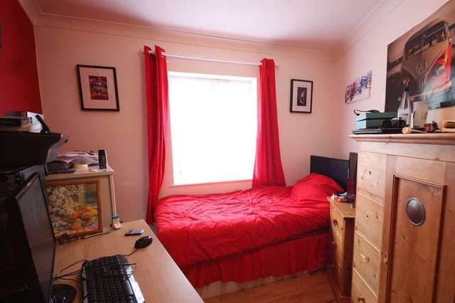  Image of 2 bedroom Maisonette for sale in Luddington Road Stratford-upon-Avon CV37 at Luddington Road  Luddington, CV37 9SQ