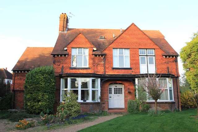  Image of 1 bedroom Flat for sale in Manor Drive Berrylands Surbiton KT5 at Surbiton Surrey, KT5 8NE