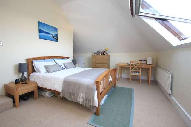  Image of 1 bedroom Flat for sale in Manor Drive Berrylands Surbiton KT5 at Surbiton Surrey, KT5 8NE