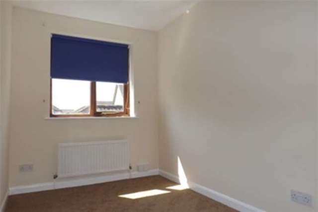  Image of 3 bedroom Property to rent in Kens Way Milton Cambridge CB24 at Cambridge, CB24 6DJ