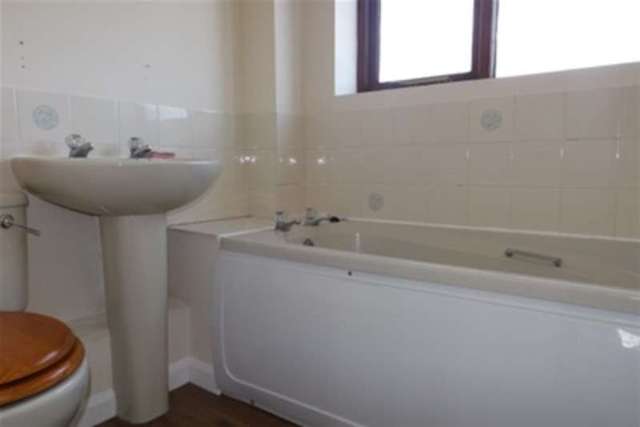  Image of 3 bedroom Property to rent in Kens Way Milton Cambridge CB24 at Cambridge, CB24 6DJ
