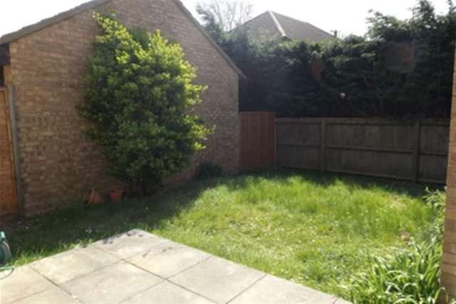  Image of 3 bedroom Property to rent in Kens Way Milton Cambridge CB24 at Cambridge, CB24 6DJ