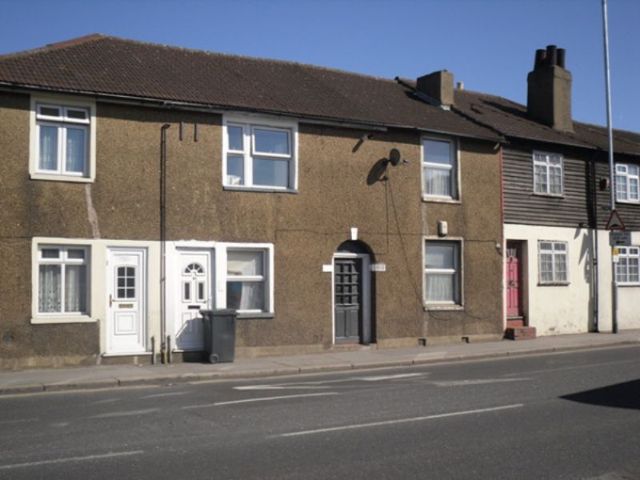  Image of 2 bedroom Terraced house to rent in Mitcham Road Croydon CR0 at Mitcham Road  CROYDON, CR0 3RG