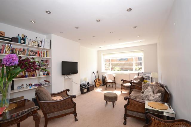  Image of 3 bedroom Property to rent in Lyttelton Road London N2 at Lyttelton Road  East Finchley, N2 0RA