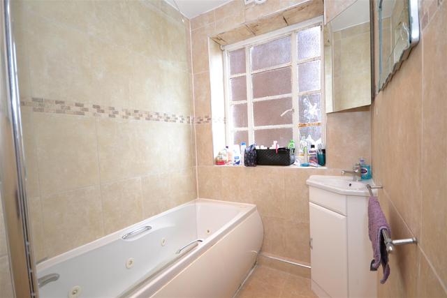  Image of 3 bedroom Property to rent in Lyttelton Road London N2 at Lyttelton Road  East Finchley, N2 0RA