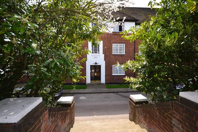  Image of 3 bedroom Property to rent in Lyttelton Road London N2 at Lyttelton Road  East Finchley, N2 0RA