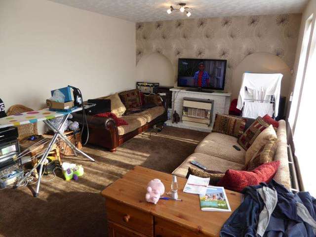  Image of 3 bedroom Flat for sale in Monkswood Green Seacroft Leeds LS14 at Leeds, LS14 1DN